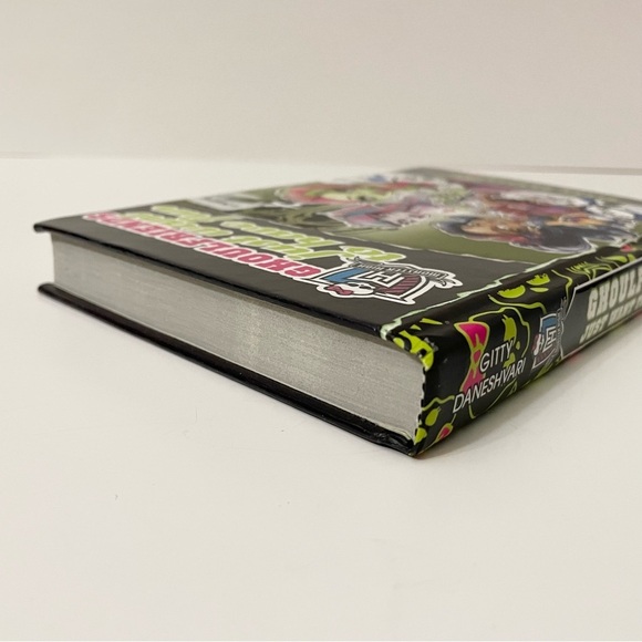 Monster High Book Ghoulfriends Just Want to Have Fun Book - Picture 6 of 15